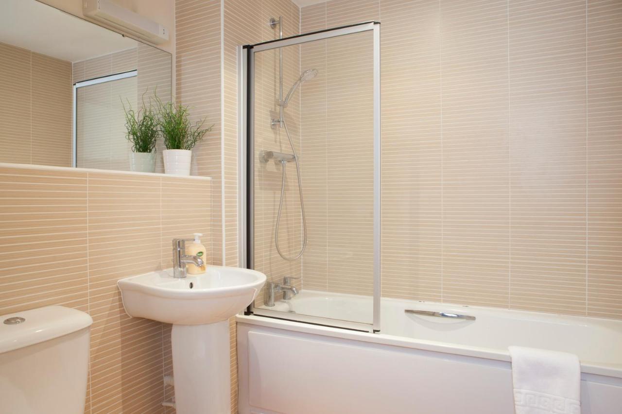 Millennium Plaza By Swa Apartment Cheltenham Bagian luar foto