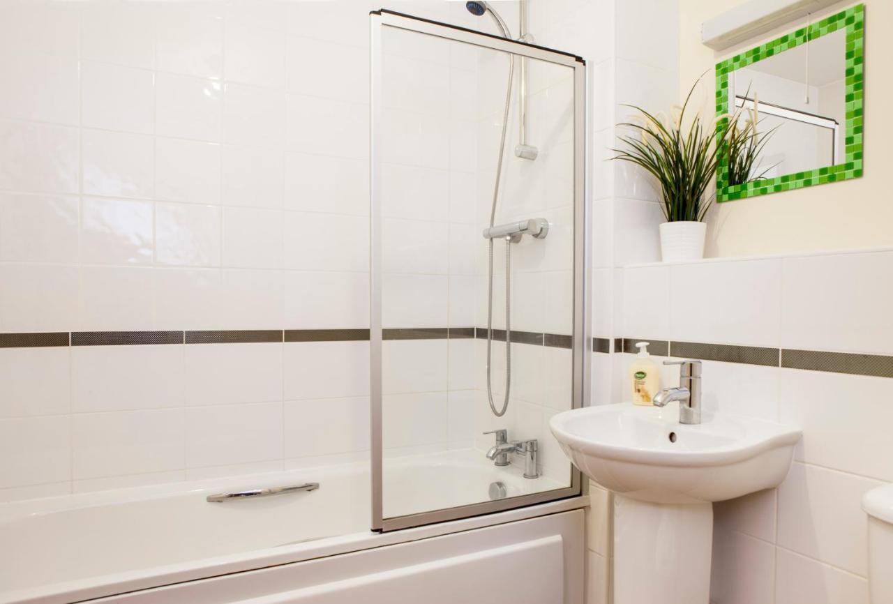 Millennium Plaza By Swa Apartment Cheltenham Bagian luar foto