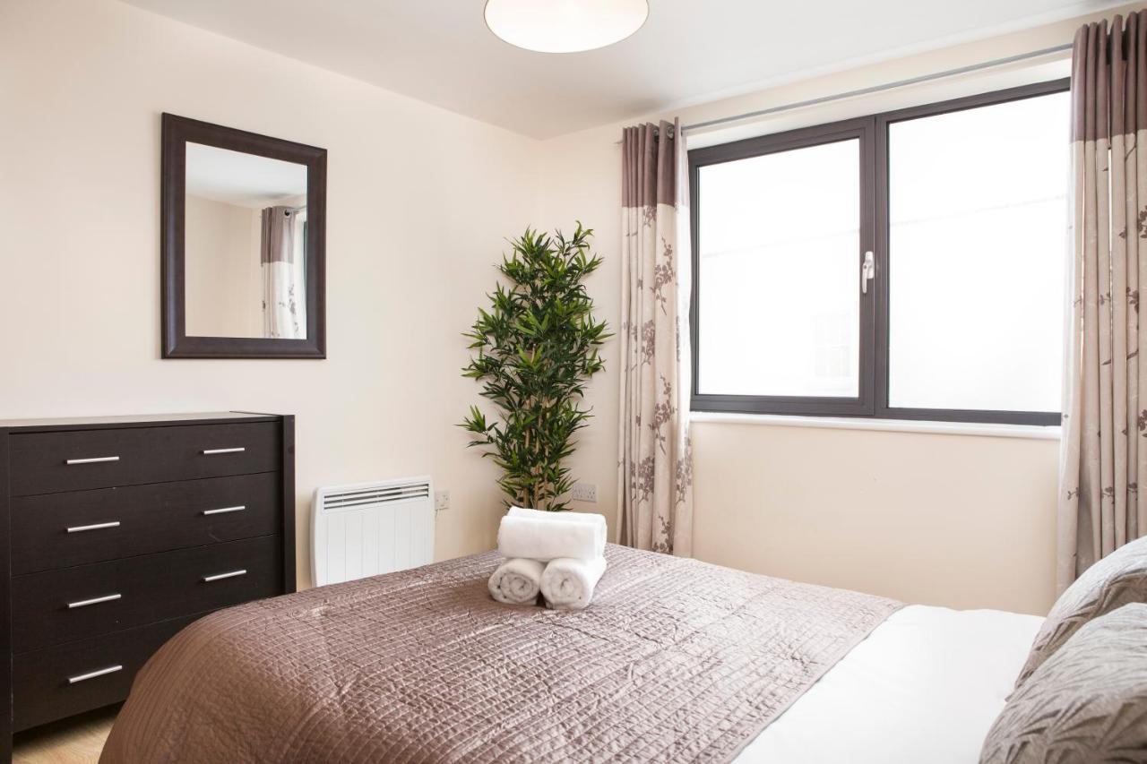Millennium Plaza By Swa Apartment Cheltenham Bagian luar foto