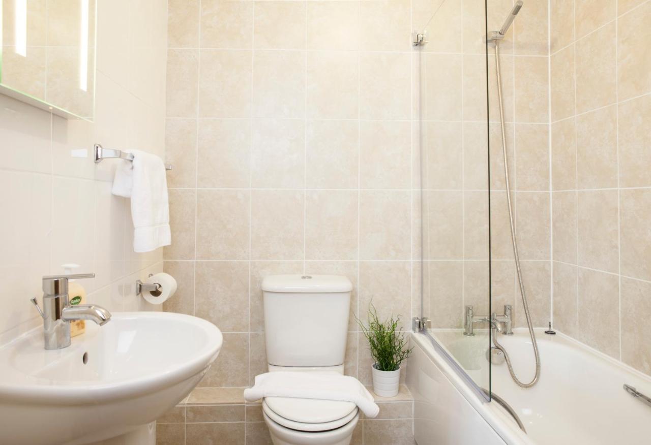 Millennium Plaza By Swa Apartment Cheltenham Bagian luar foto